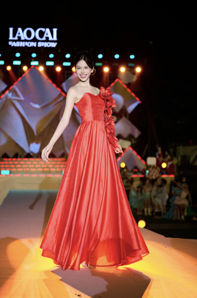 lao-cai-fashion-show-c-1781137275.png