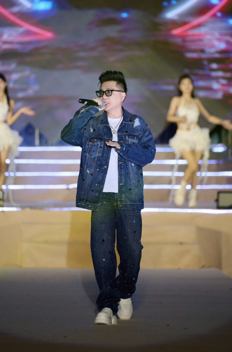 lao-cai-fashion-show-d-1781137275.png