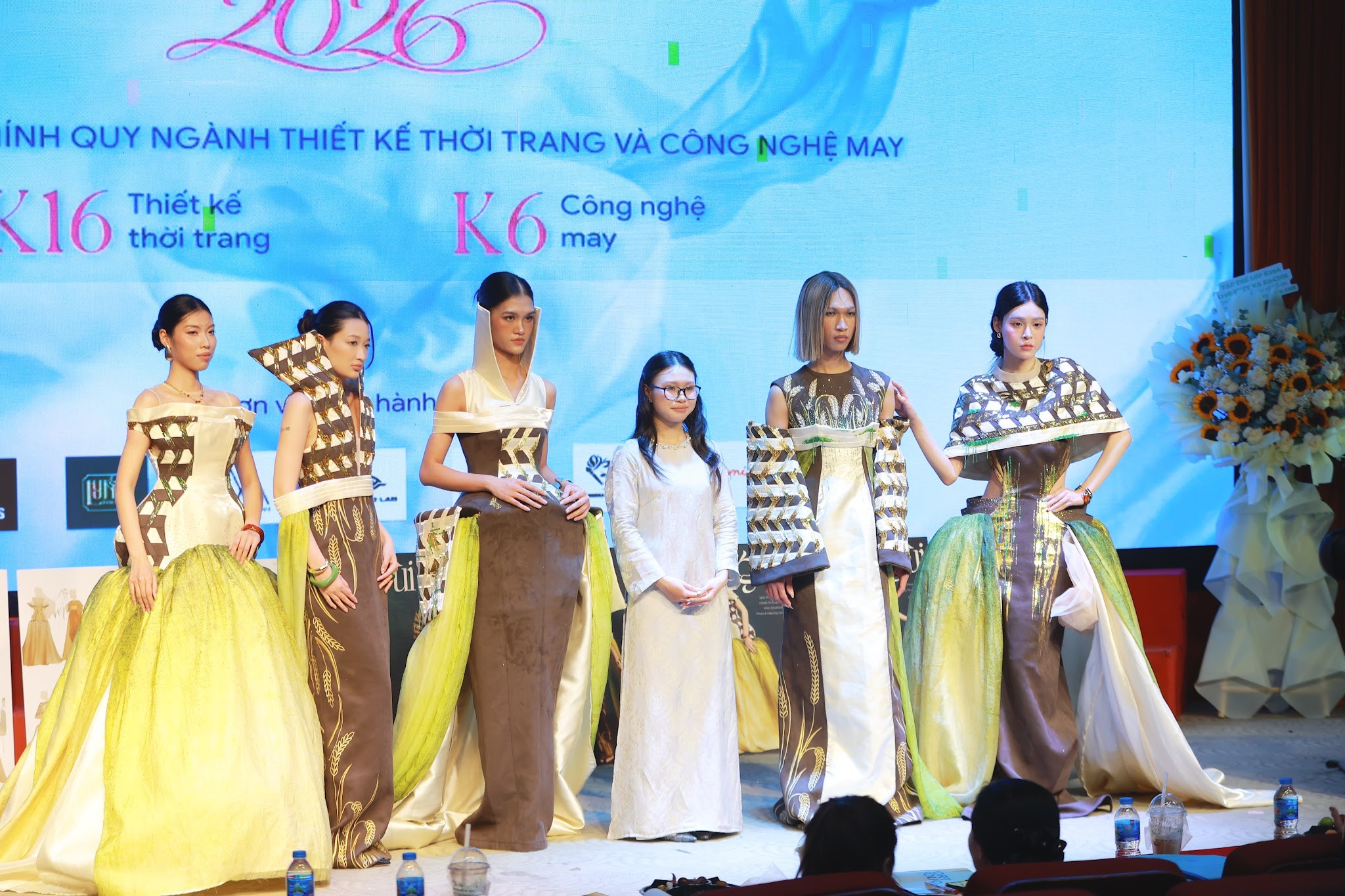 khai-mac-8-1782350180.jpg