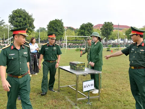 Trường THPT Lê Văn Thiêm tổ chức trải nghiệm “Chúng em cũng là chiến sĩ”